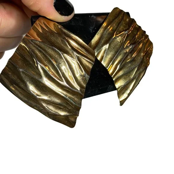 Vintage Gold Winged Clip On Earrings Dead Stock Earrings - Picture 2 of 4